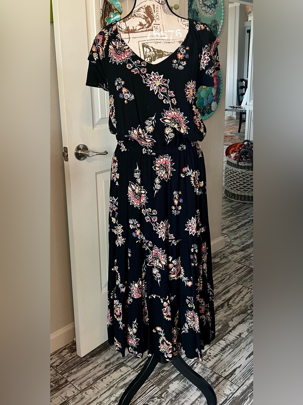 Old Navy Black Floral Flutter Sleeve Midi Dress – Petite Large